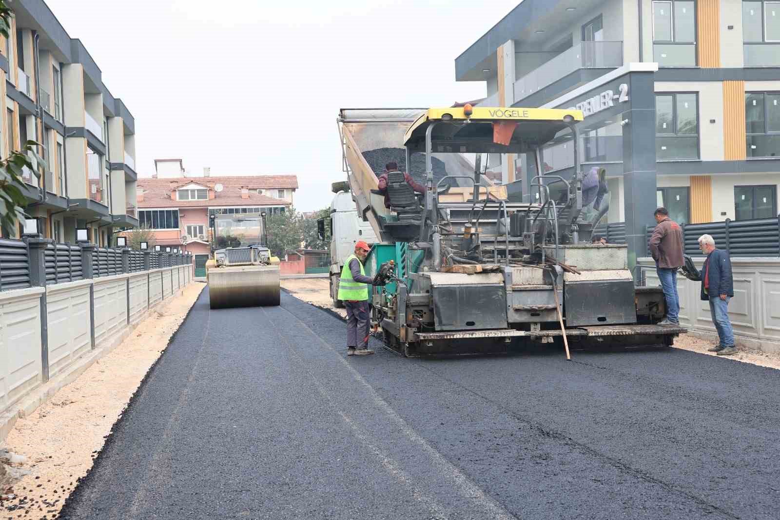 erenlerde-asfalt-mesaisi-tum-hiziyla-suruyor