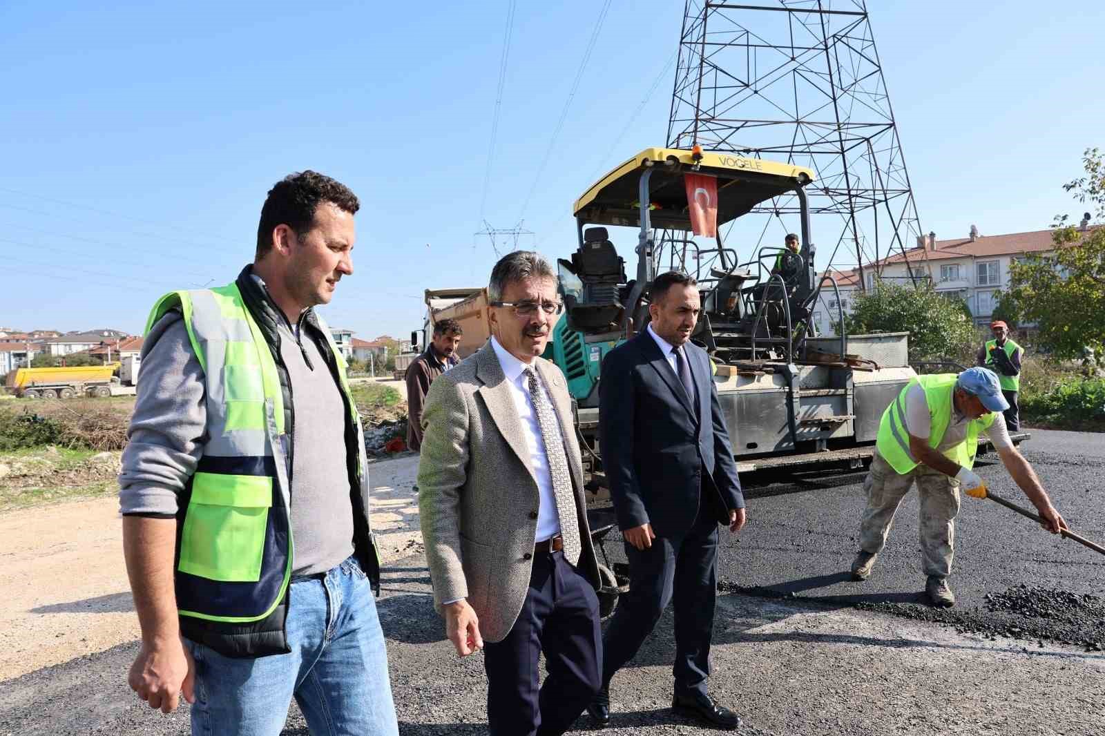 erenlerde-asfalt-mesaisi-tum-hiziyla-suruyor