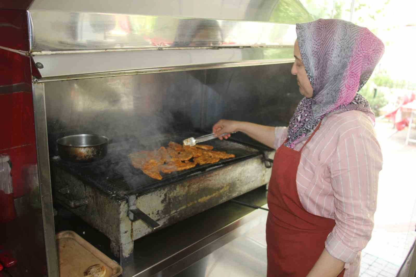 gecmisin-izlerini-lokantasinda-yasatiyor