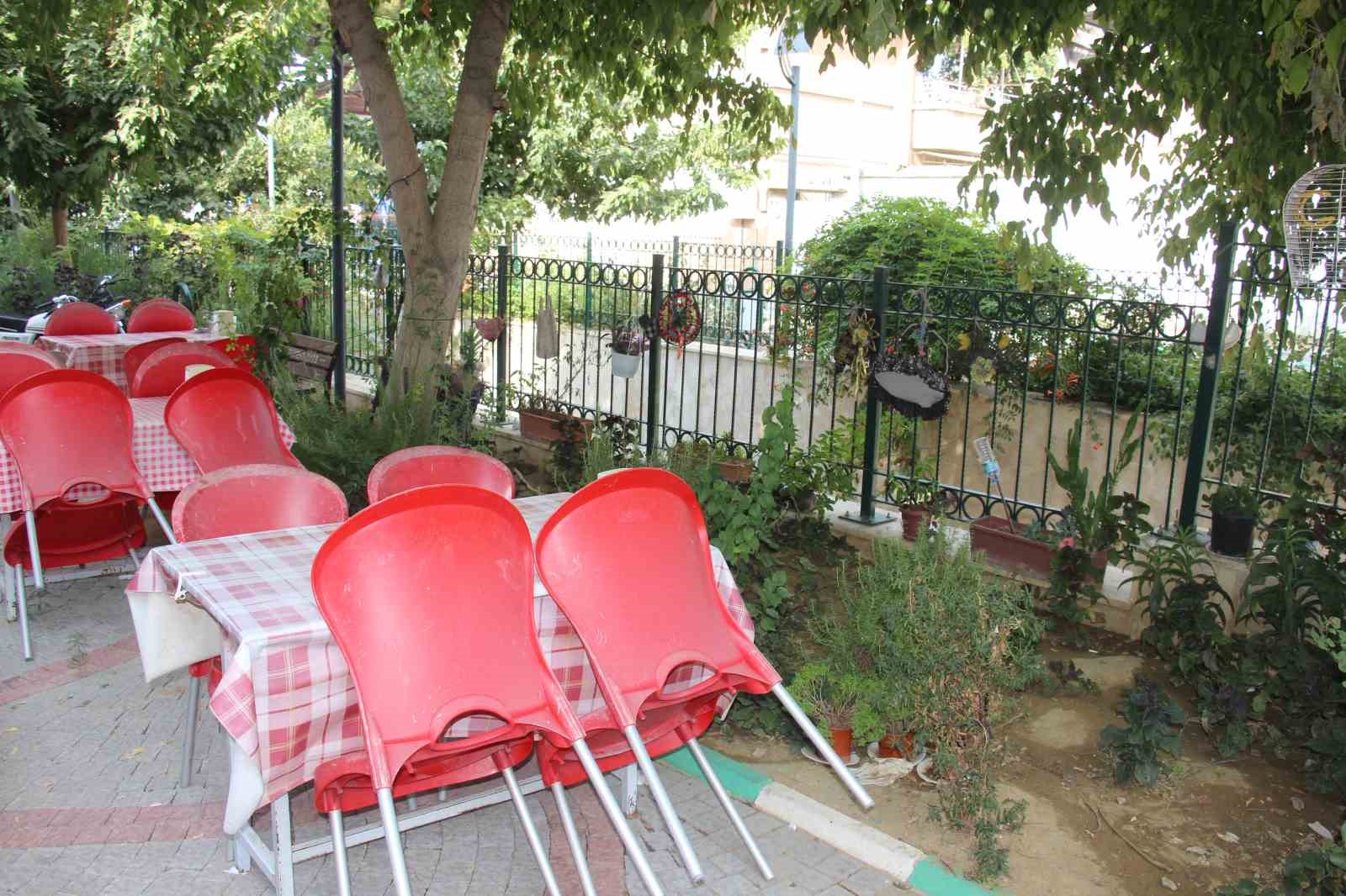 gecmisin-izlerini-lokantasinda-yasatiyor