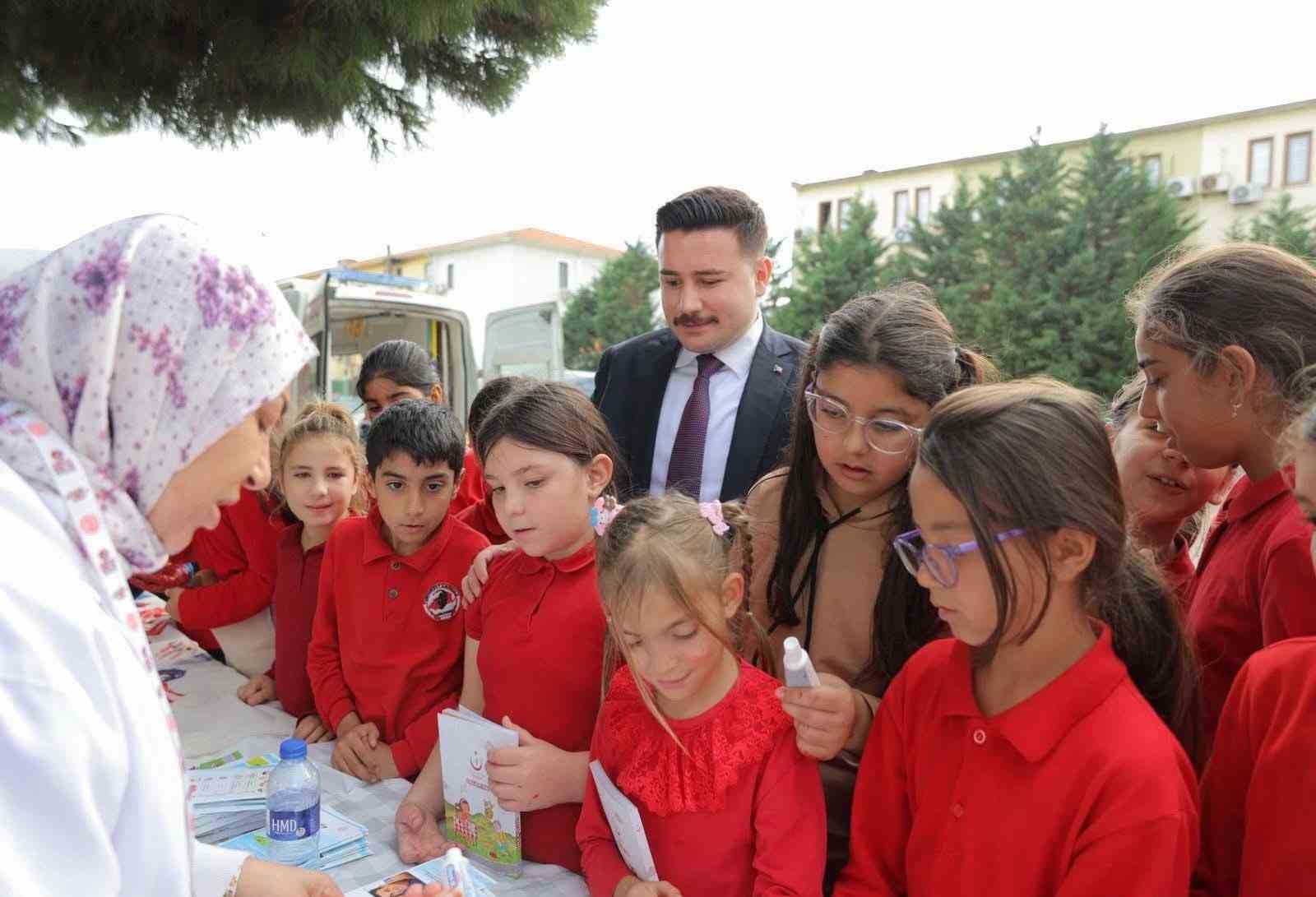 gokceadada-cocuklar-saglik-ve-afet-konularinda-bilgilendirildi