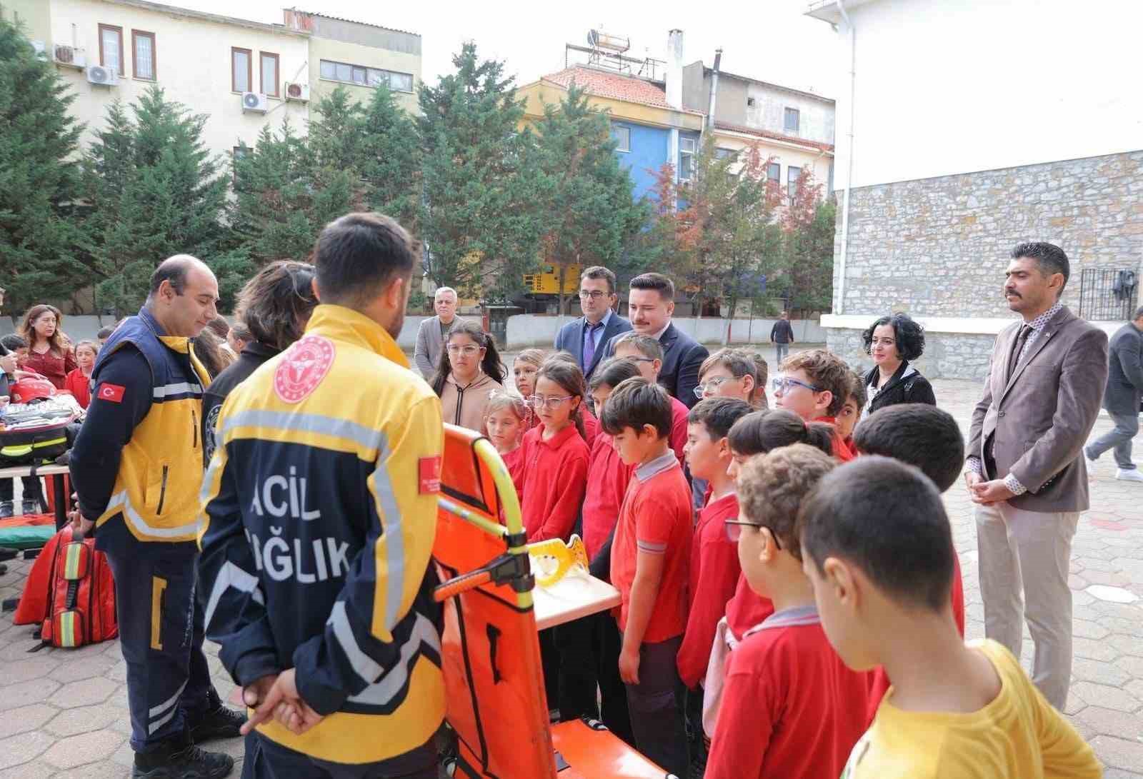 gokceadada-cocuklar-saglik-ve-afet-konularinda-bilgilendirildi