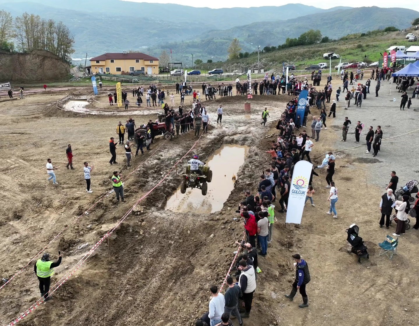 golcukte-atv-tutkunlari-zorlu-parkurda-mucadele-etti