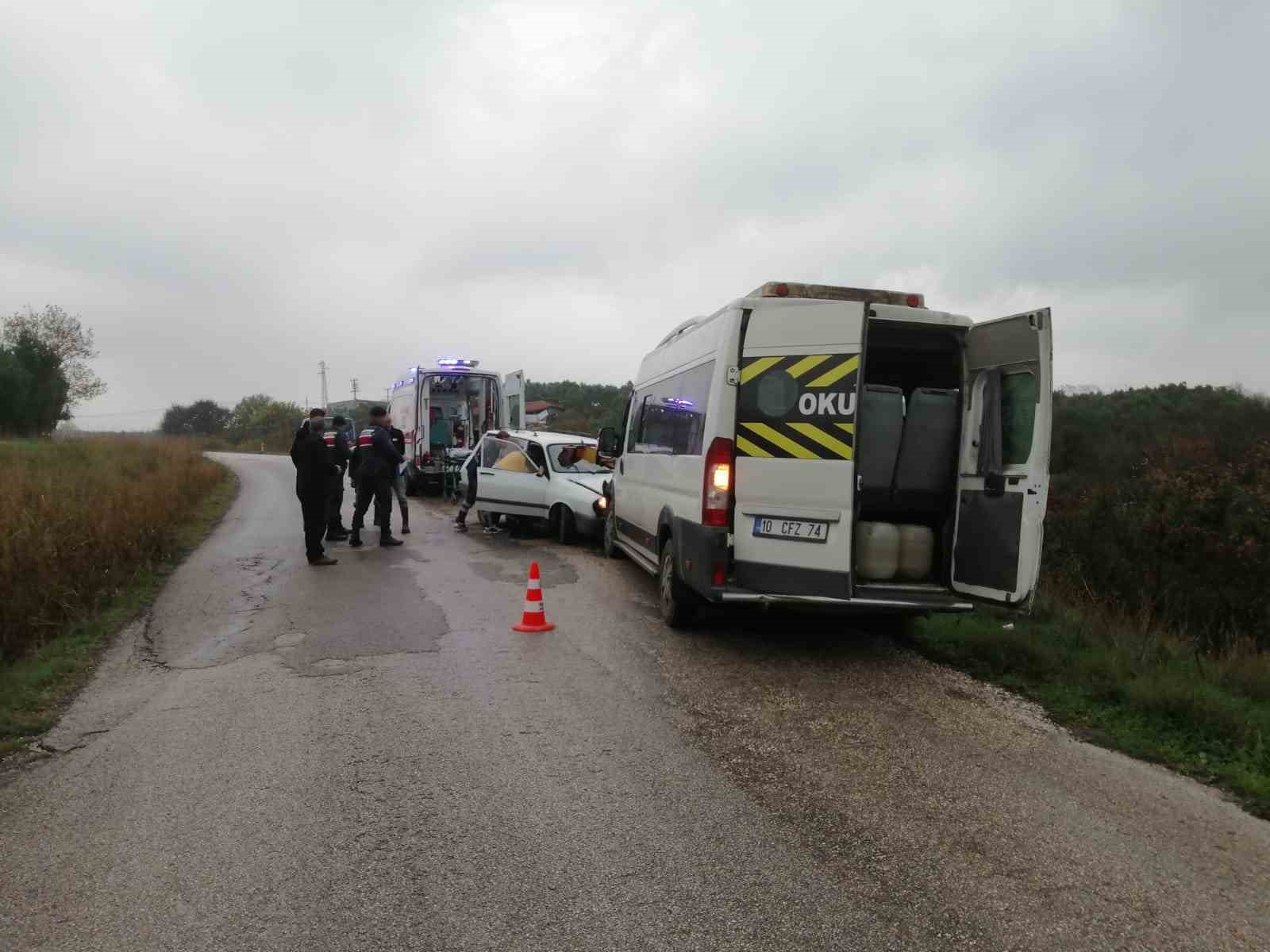 gonende-trafik-kazasinda-sikisan-surucu-itfaiye-ekiplerince-kurtarildi