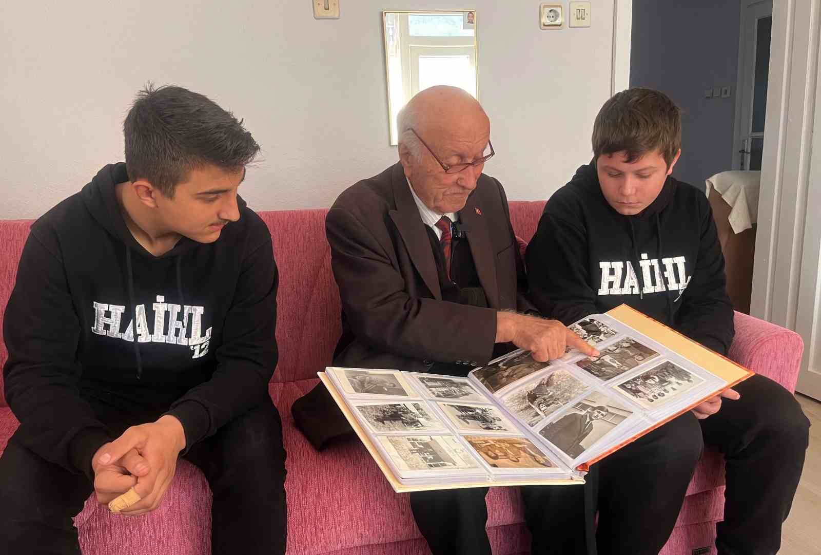 hayraboluda-ogrencilerin-ziyareti-emekli-ogretmeni-duygulandirdi