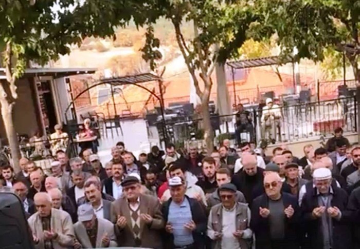 hisarcikta-24-kisilik-umre-kafilesi-dualarla-ugurlandi