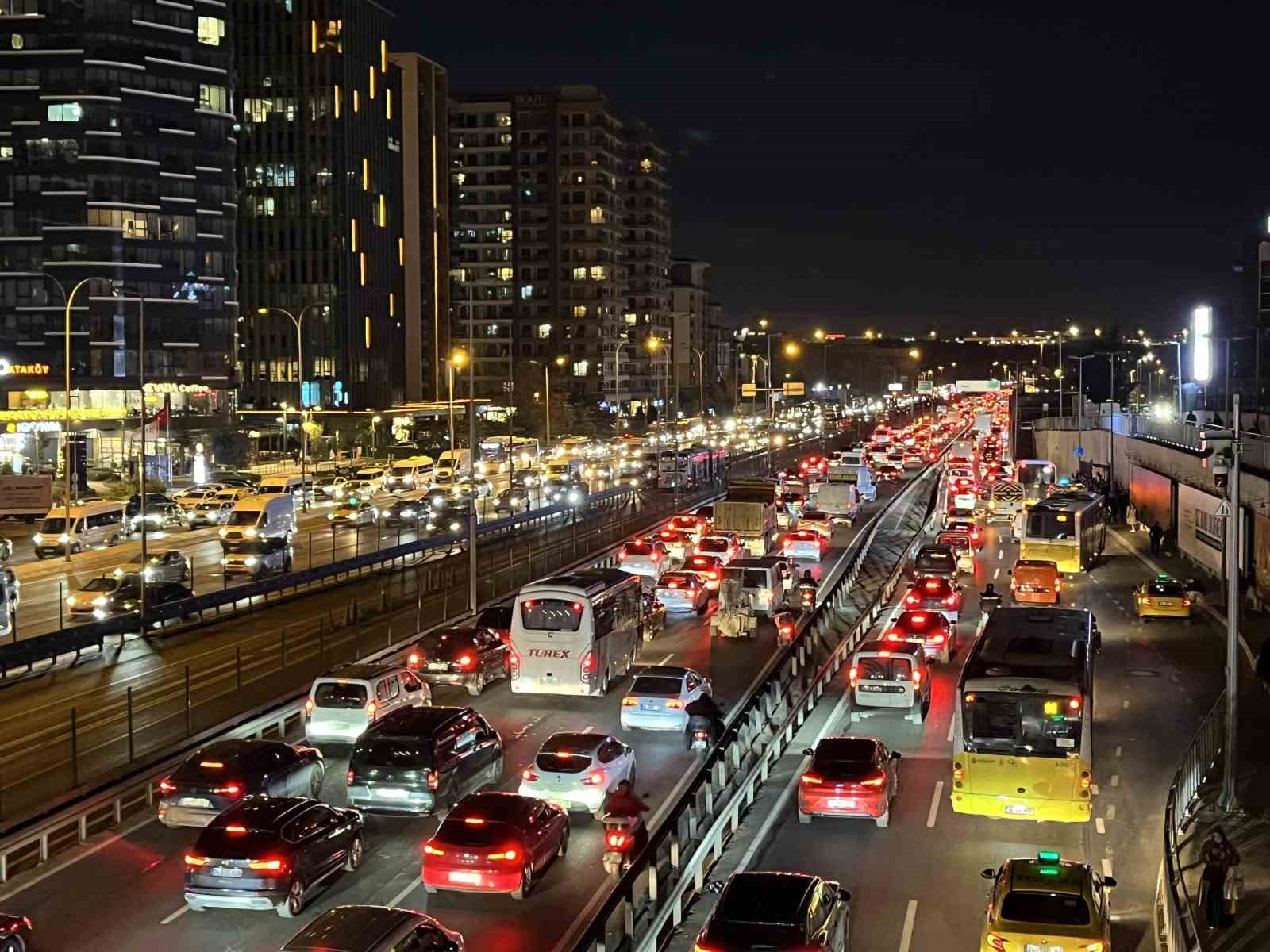 istanbulda-trafik-yogunlugu-yuzde-80e-ulasti