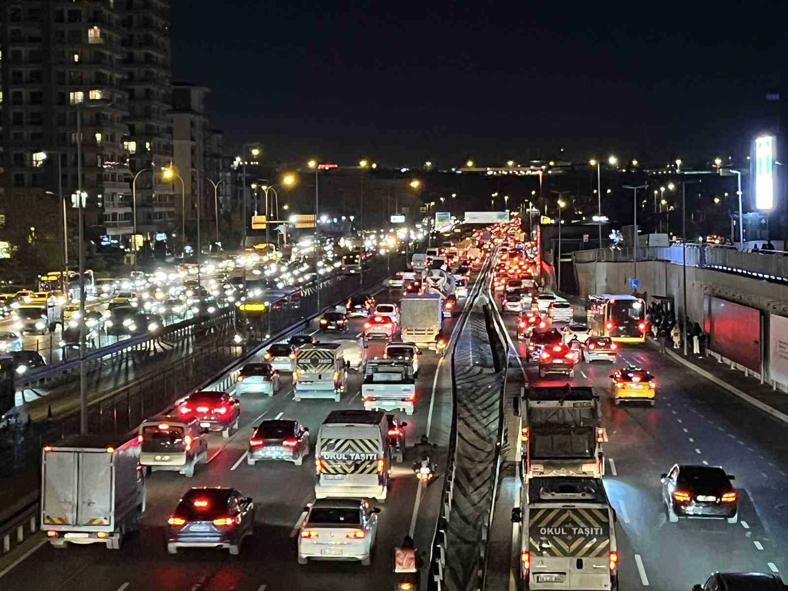 istanbulda-trafik-yogunlugu-yuzde-80e-ulasti