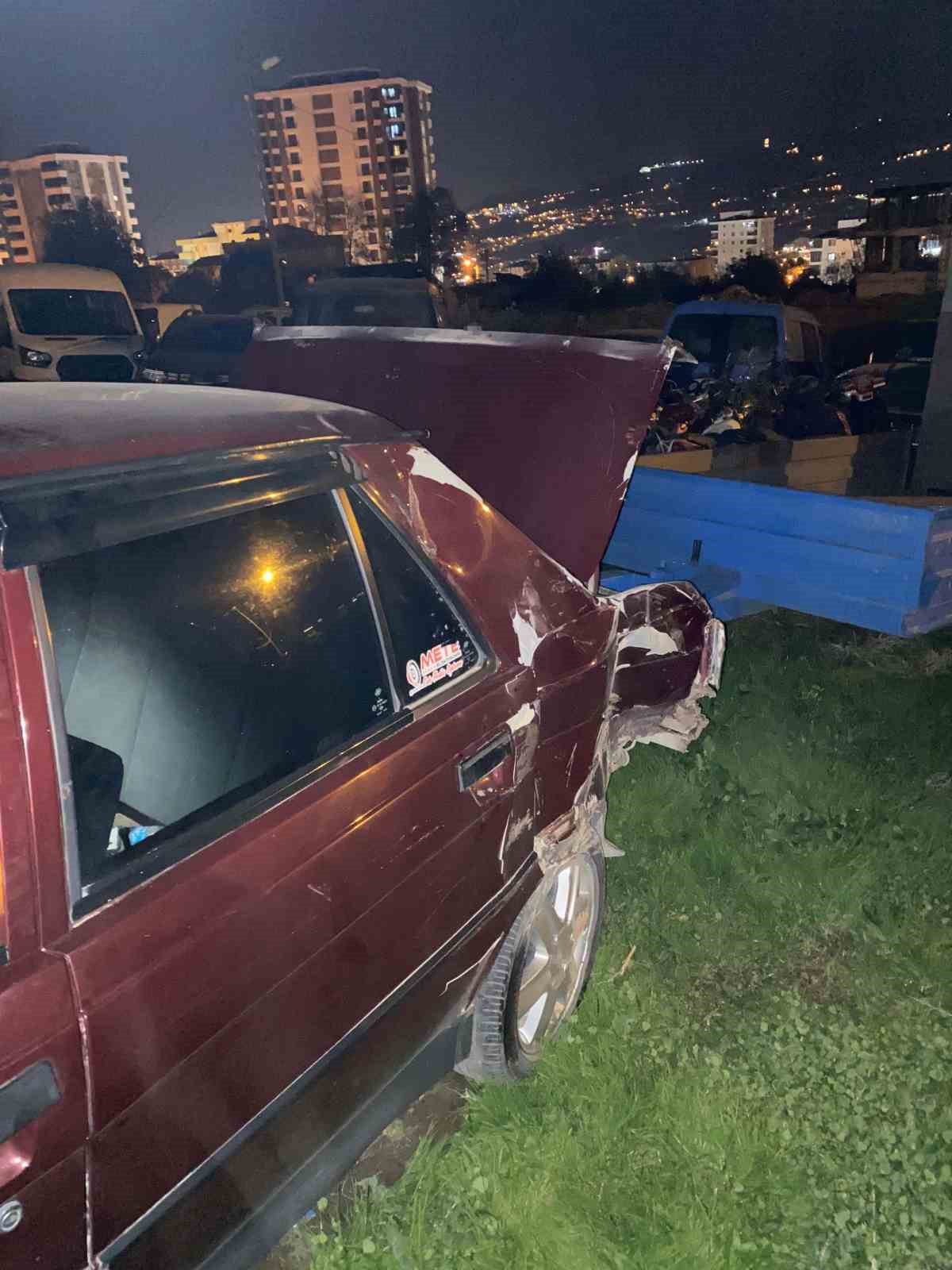 kamyonun-carpip-kactigi-kazada-genc-surucu-yaralandi-kaza-ani-guvenlik-kamerasinda