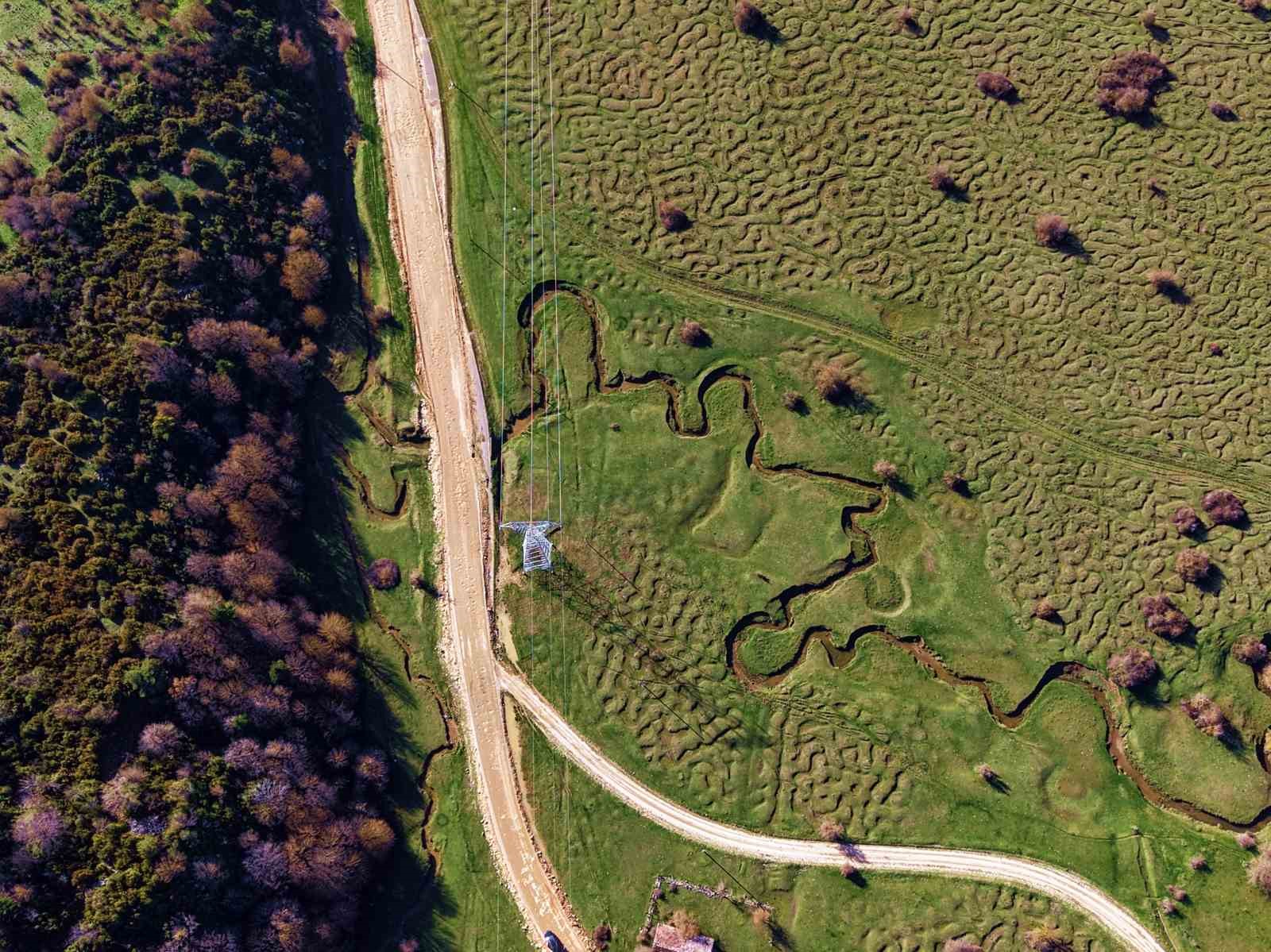 karagol-yaylasinin-essiz-menderesleri-havadan-goruntulendi