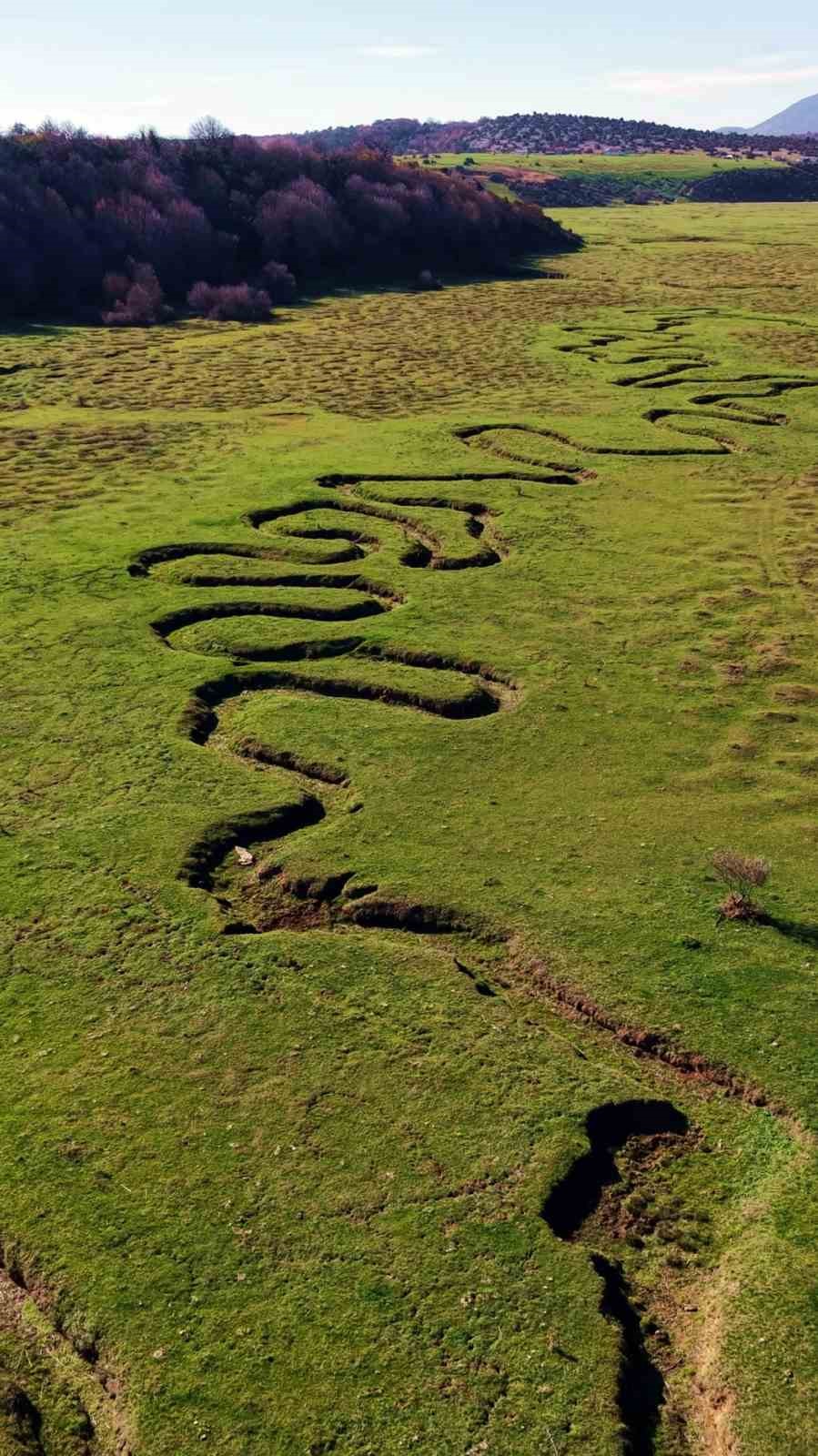 karagol-yaylasinin-essiz-menderesleri-havadan-goruntulendi