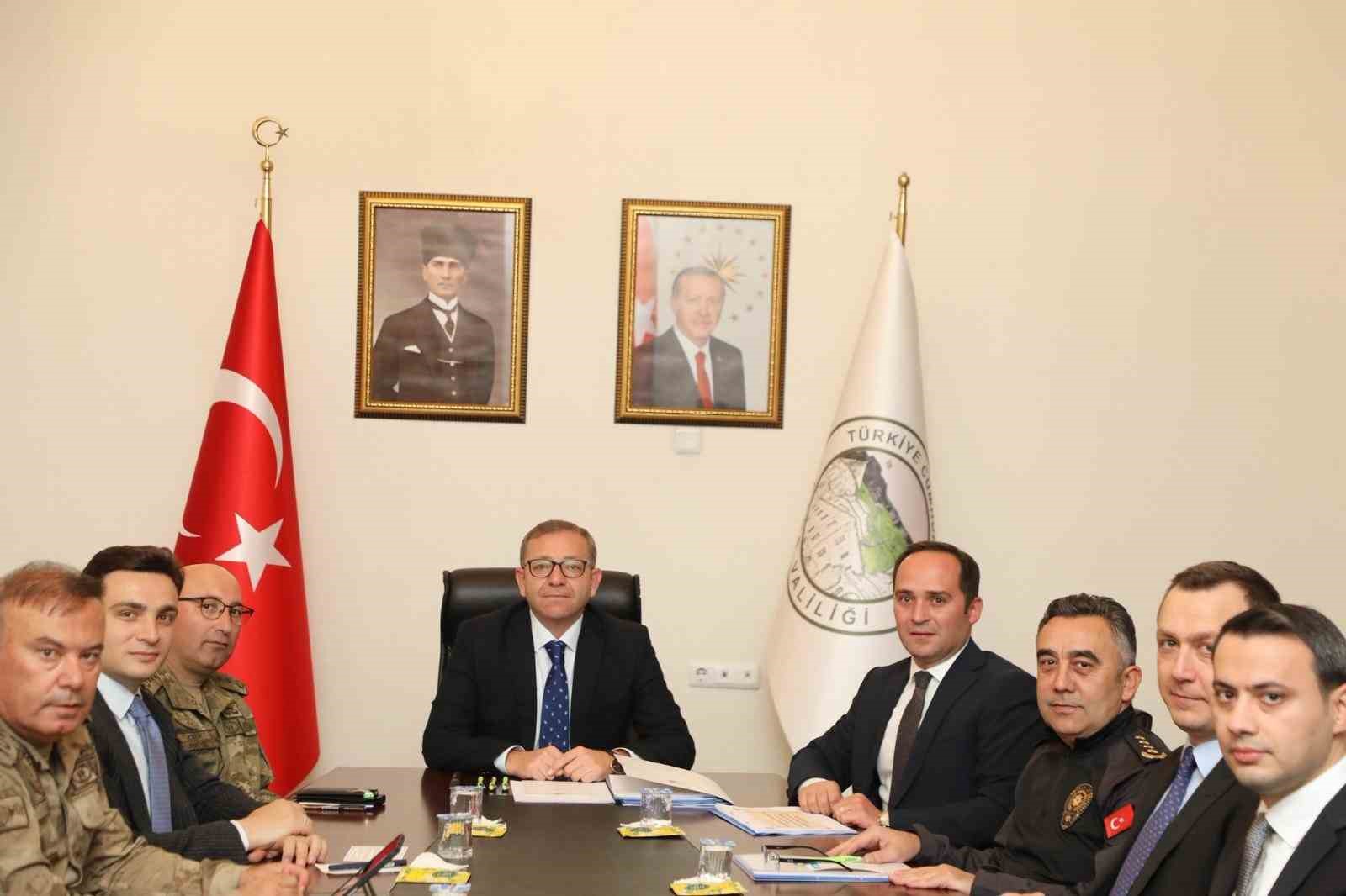 karsta-asayis-ve-guvenlik-toplantisi-yapildi