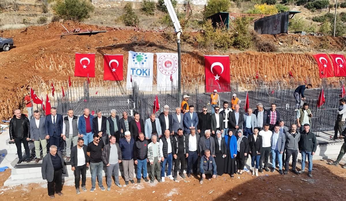 kavakliderede-9uncu-toplu-konut-icin-temel-atildi