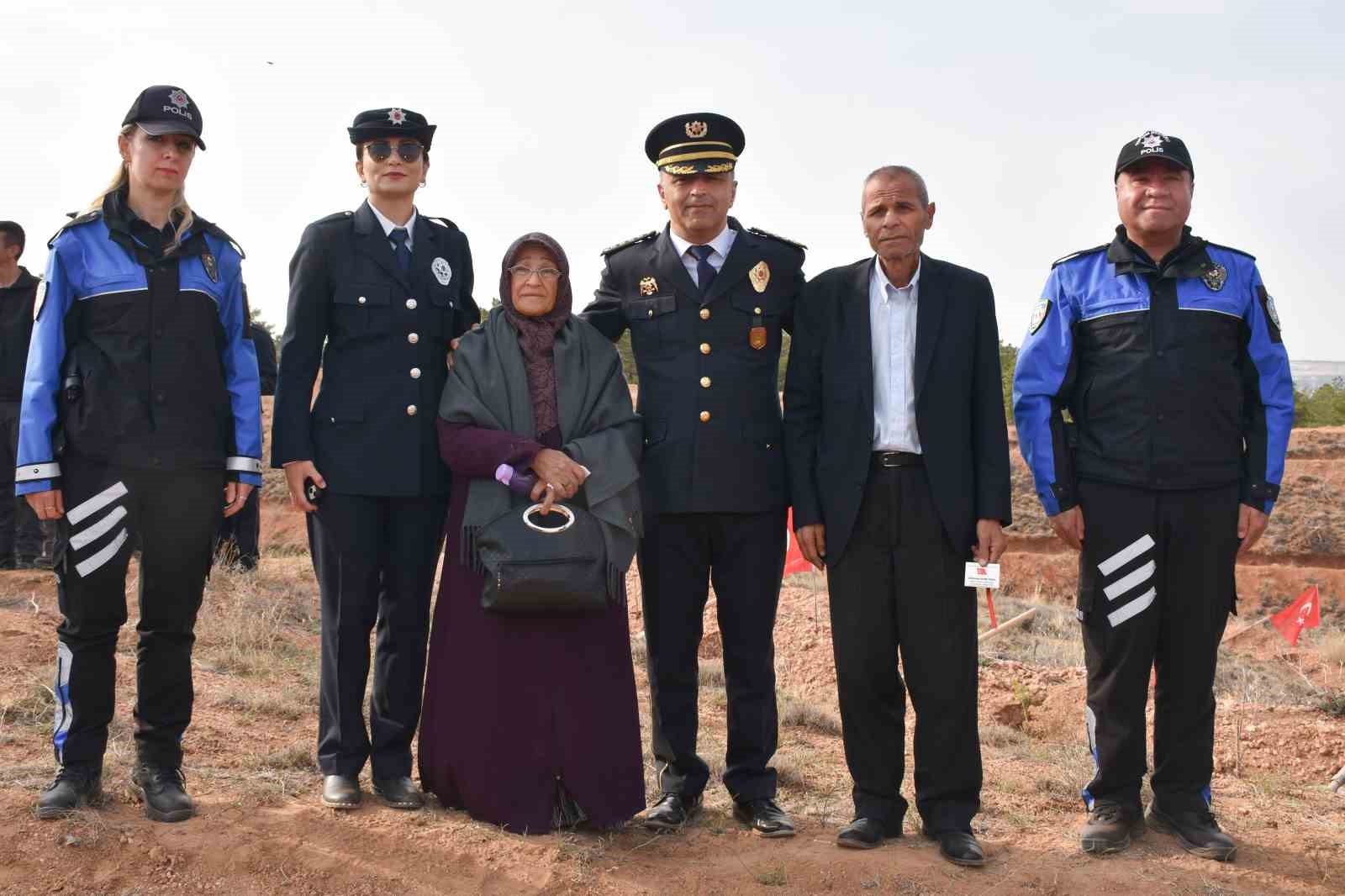 kirsehirde-sehitler-anisina-500-fidan-toprakla-bulustu