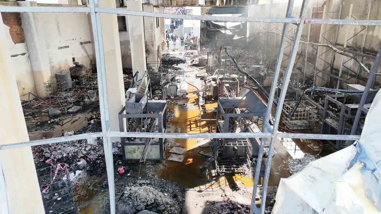 kocaelide-6-kisiye-mezar-olan-parfum-dolum-tesisinin-ici-goruntulendi