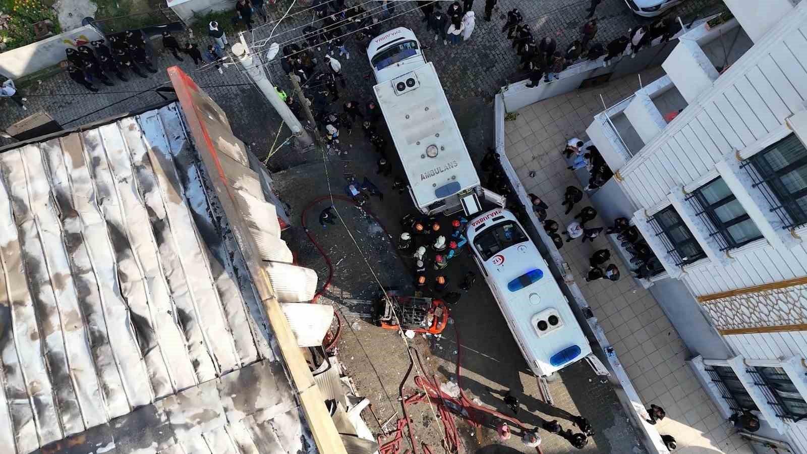 kocaelide-6-kisiye-mezar-olan-parfum-dolum-tesisinin-ici-goruntulendi