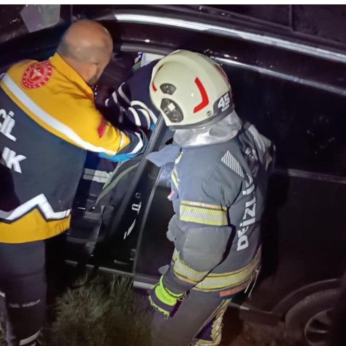 kontrolden-cikan-otomobil-ucurumdan-asagiya-yuvarlandi