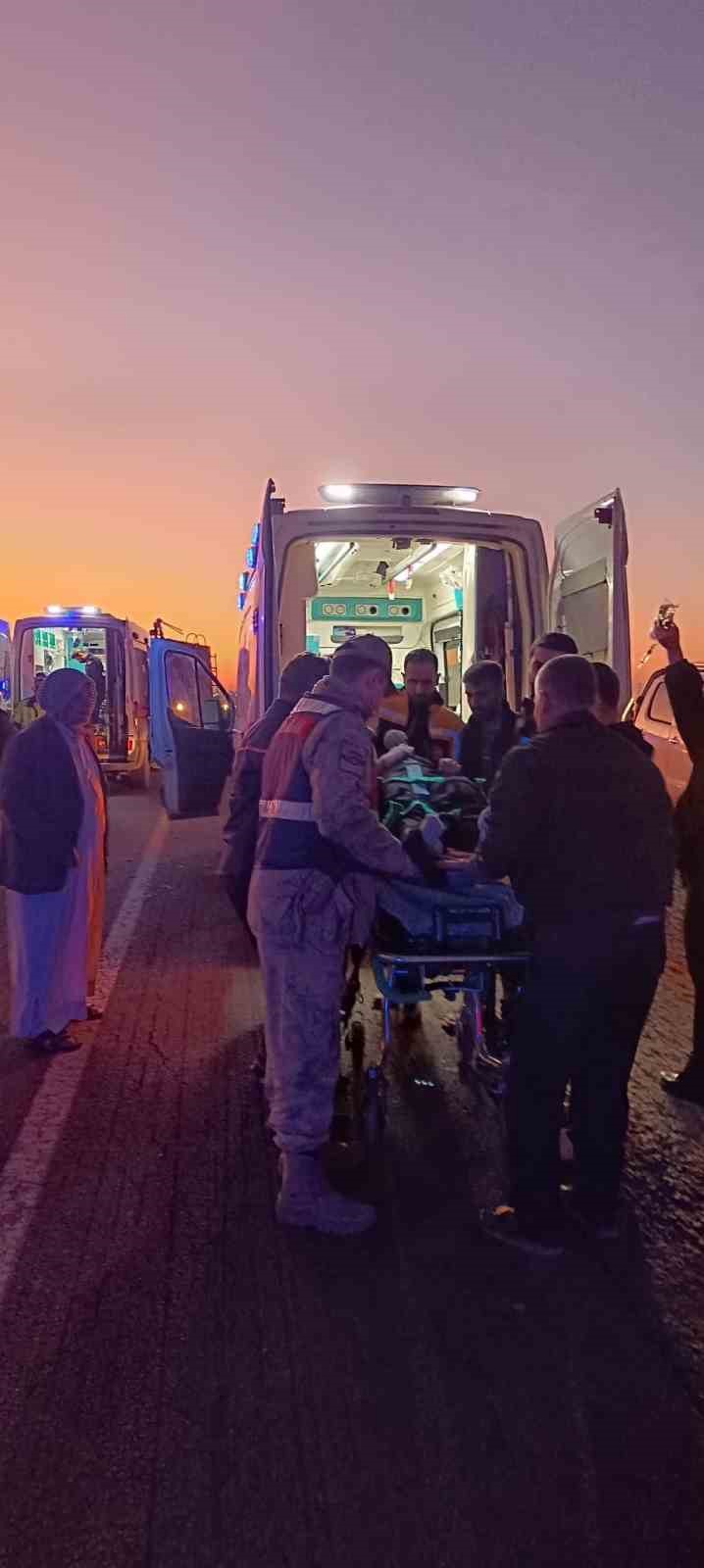 mardinde-otomobil-ile-motosiklet-carpisti-4-kisi-yaralandi