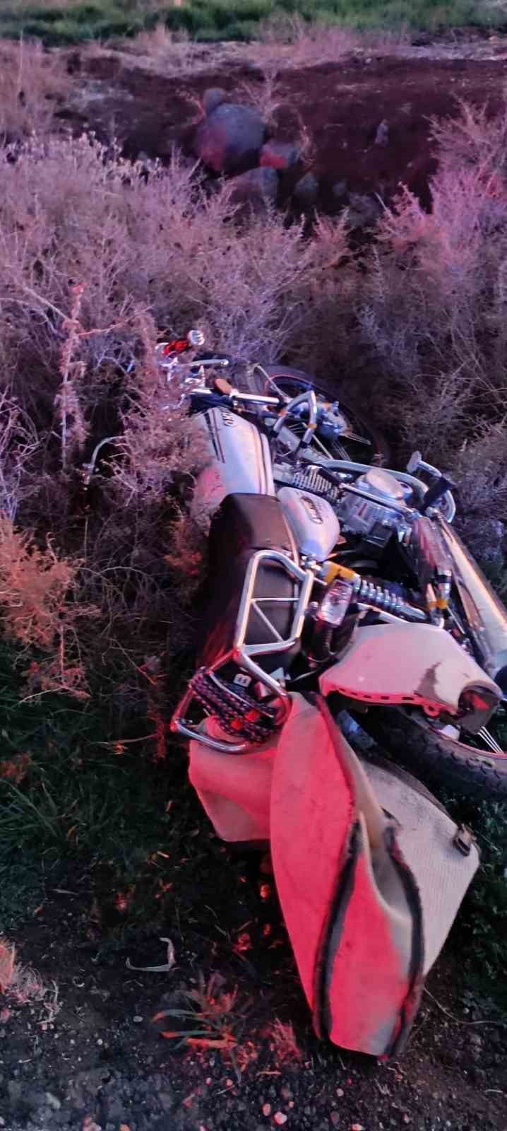 mardinde-otomobil-ile-motosiklet-carpisti-4-kisi-yaralandi