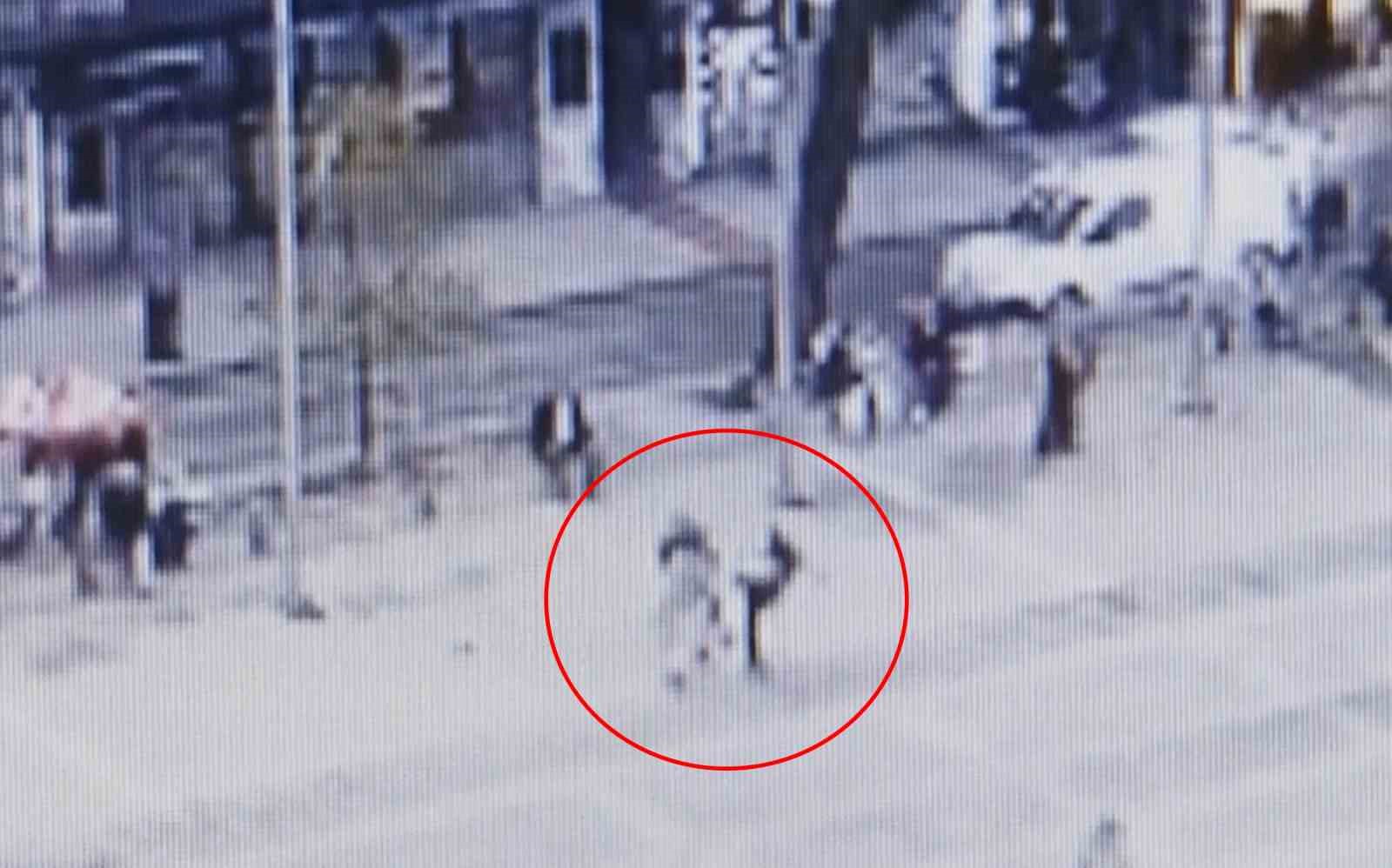 meydanda-ucan-tekmeli-kavga