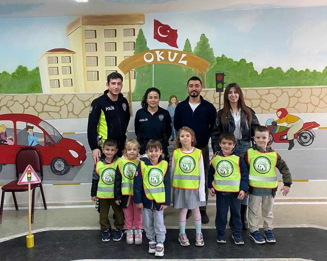 minik-ogrencilere-uygulamali-trafik-egitimi