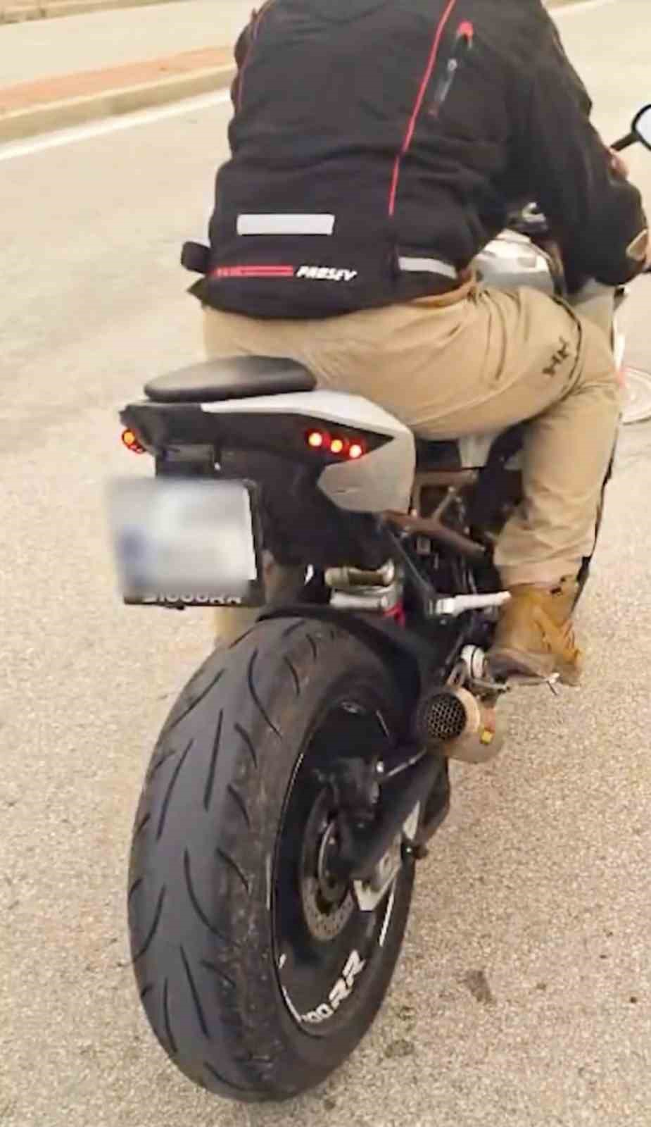 motor-ve-araclarda-yuksek-sesli-muzik-yayini-ve-abarti-egzoz-kullananlara-ceza