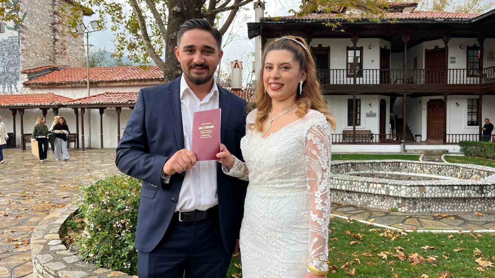 muglada-evlilik-tarihini-ozel-kilmak-isteyen-ciftler-1111-i-secti