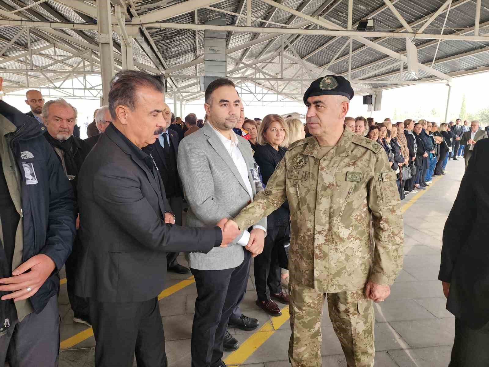 nuket-ersoya-huzunlu-veda