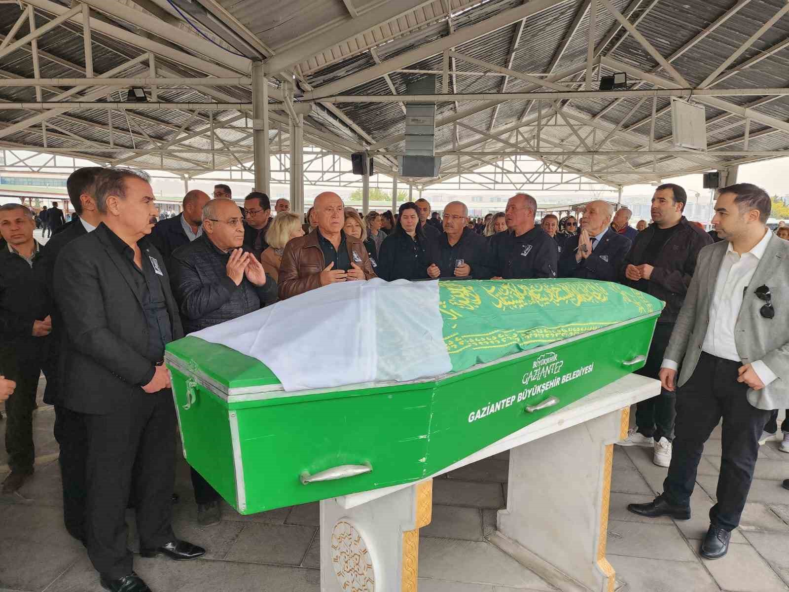 nuket-ersoya-huzunlu-veda