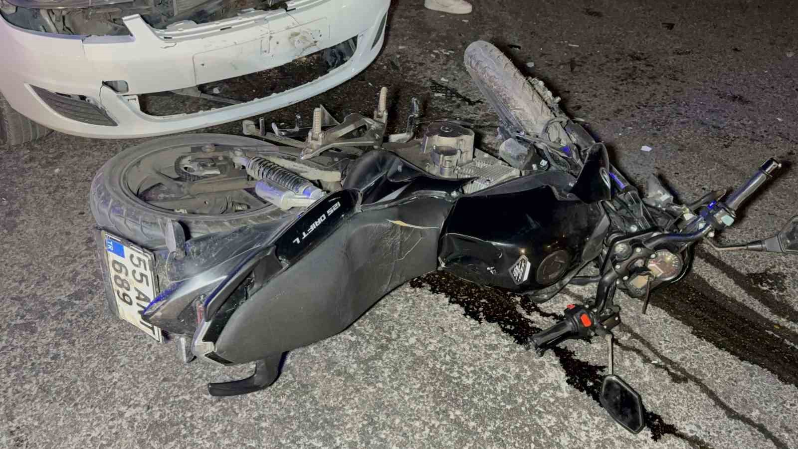 otomobille-carpisan-motosikletin-surucusu-agir-yaralandi