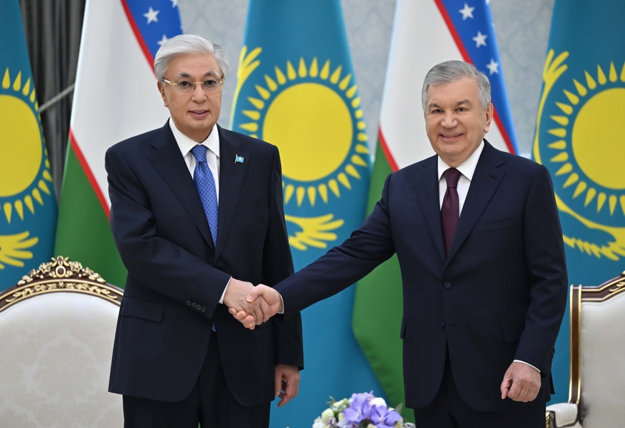 ozbekistandan-kazakistan-cumhurbaskani-tokayeve-yuksek-dereceli-dostluk-nisani