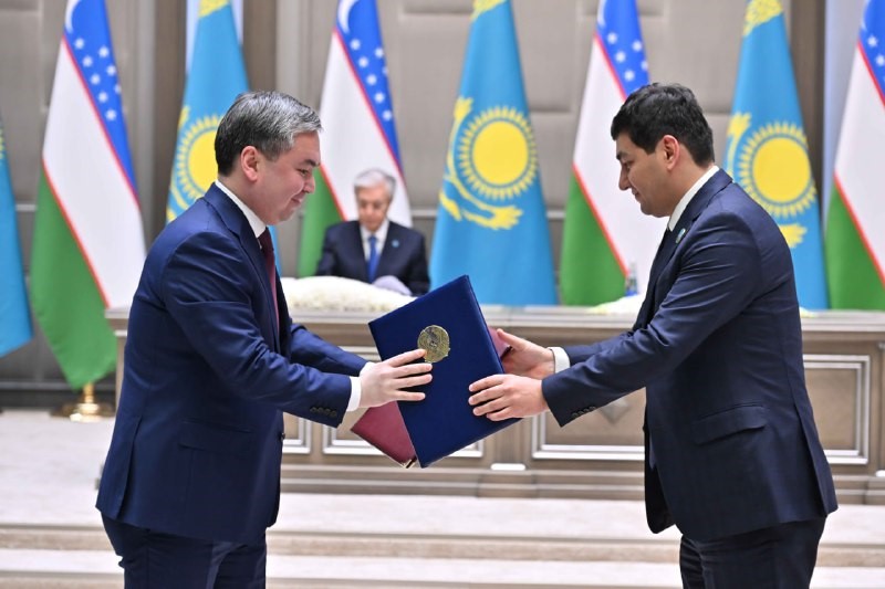 ozbekistandan-kazakistan-cumhurbaskani-tokayeve-yuksek-dereceli-dostluk-nisani