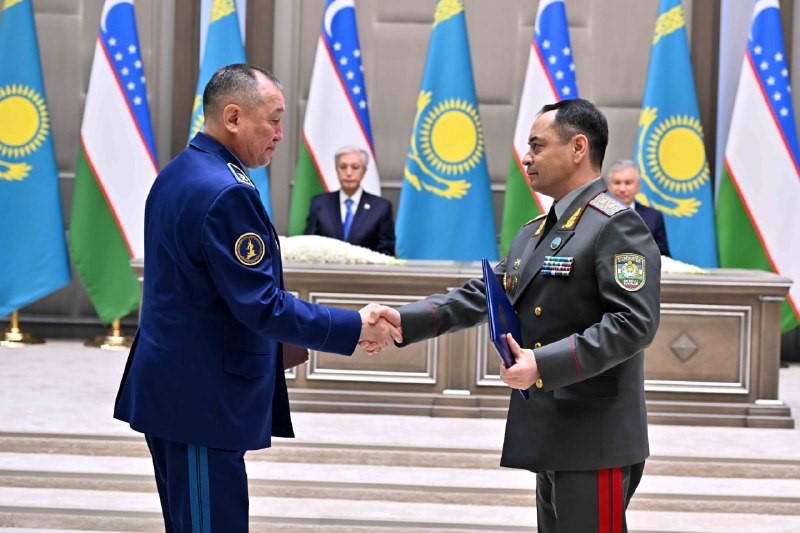 ozbekistandan-kazakistan-cumhurbaskani-tokayeve-yuksek-dereceli-dostluk-nisani