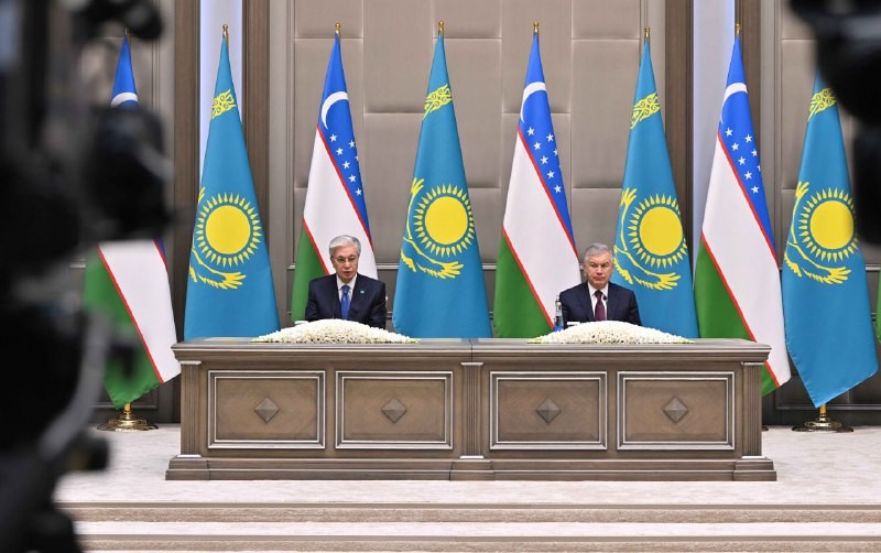 ozbekistandan-kazakistan-cumhurbaskani-tokayeve-yuksek-dereceli-dostluk-nisani