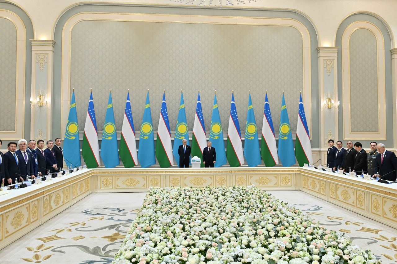 ozbekistandan-kazakistan-cumhurbaskani-tokayeve-yuksek-dereceli-dostluk-nisani