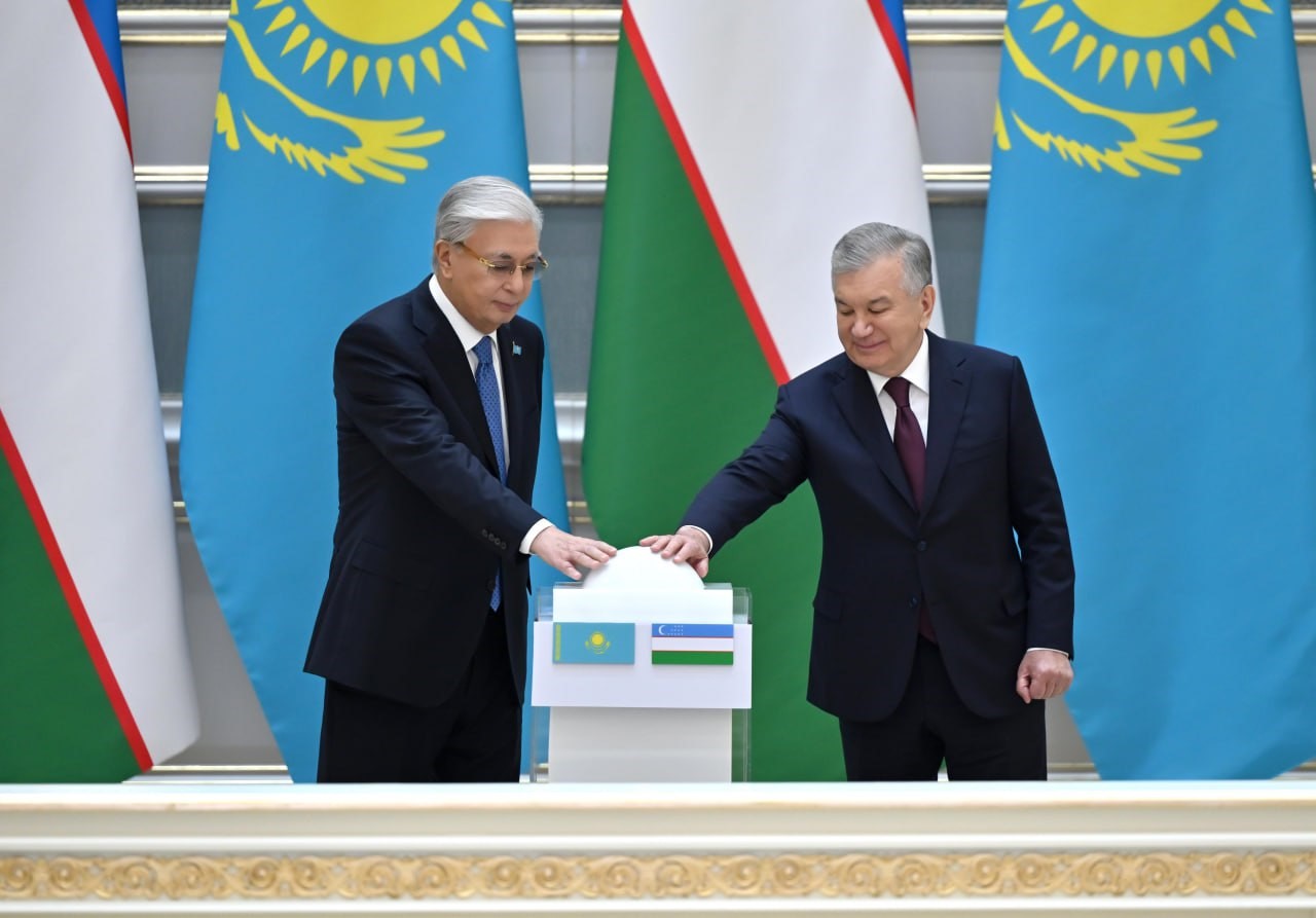 ozbekistandan-kazakistan-cumhurbaskani-tokayeve-yuksek-dereceli-dostluk-nisani