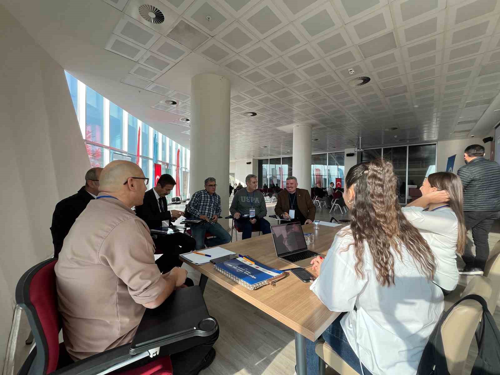 ozel-bireyleri-ve-babalari-icin-yurutulen-proje-masaya-yatirildi