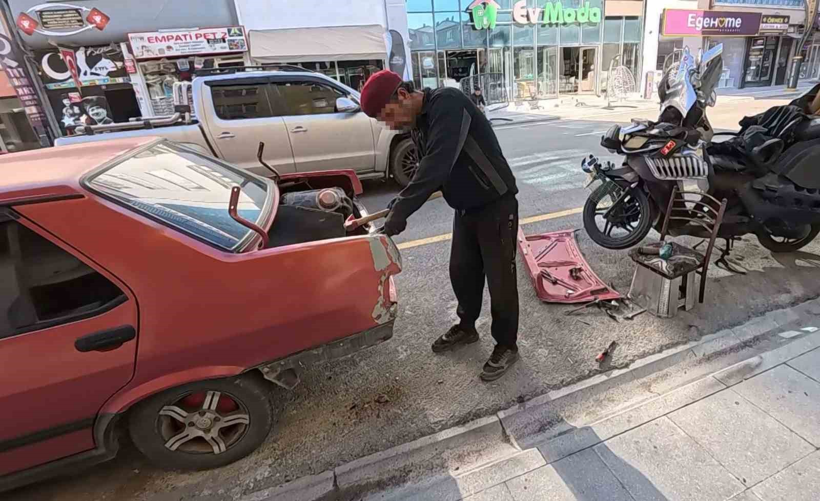 polis-uyariya-geldi-ahtim-var-benzin-dokup-yakacagim-dedi