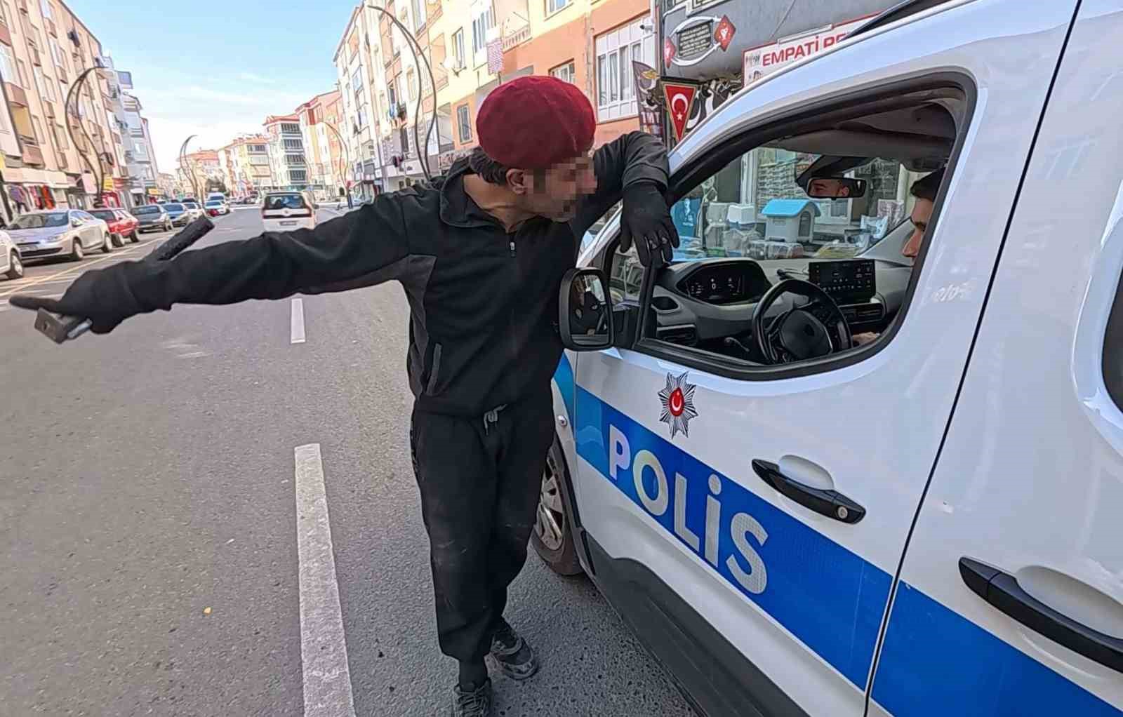 polis-uyariya-geldi-ahtim-var-benzin-dokup-yakacagim-dedi