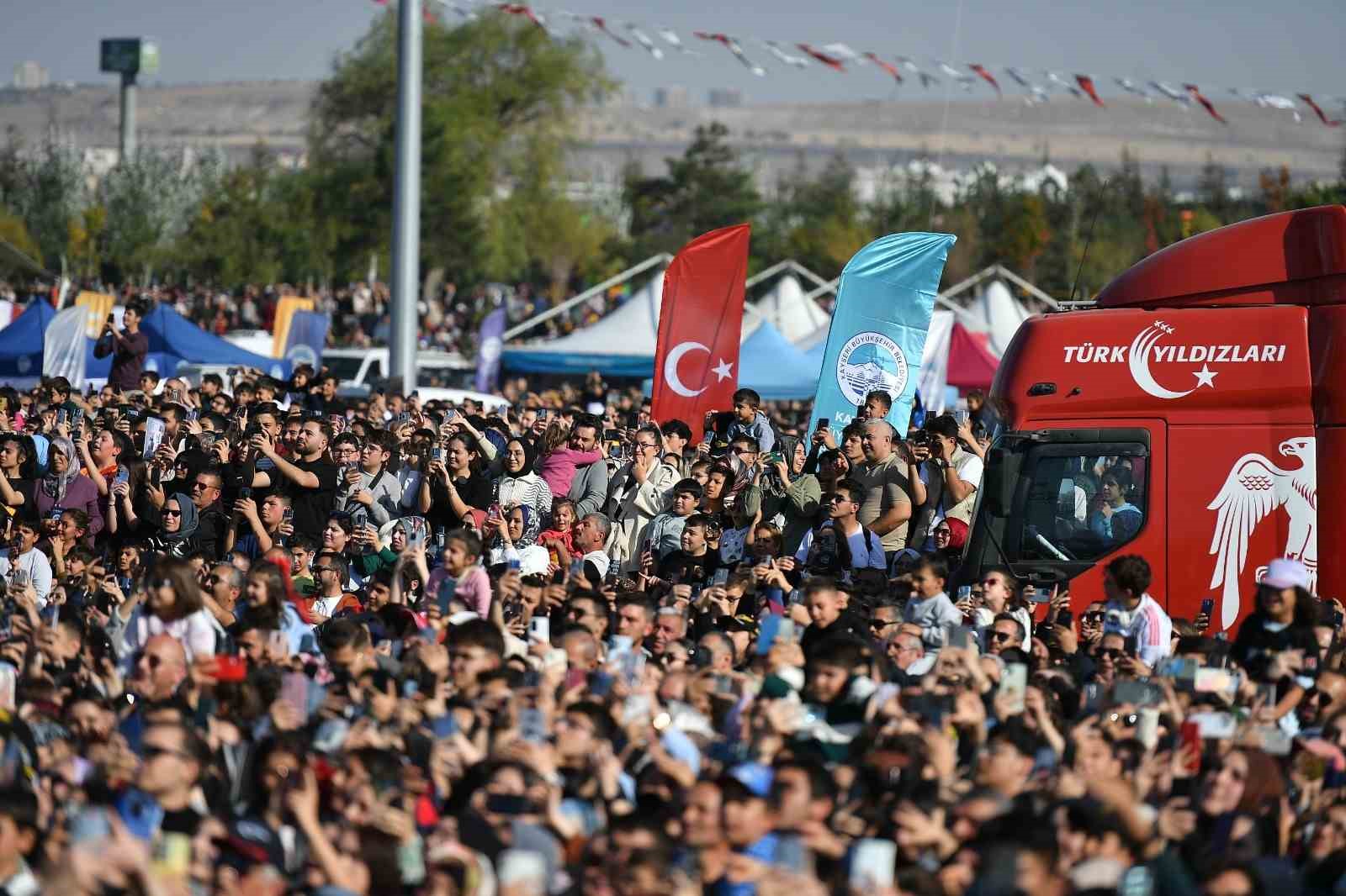 recep-tayyip-erdogan-millet-bahcesi-etkinlik-ussu-oldu