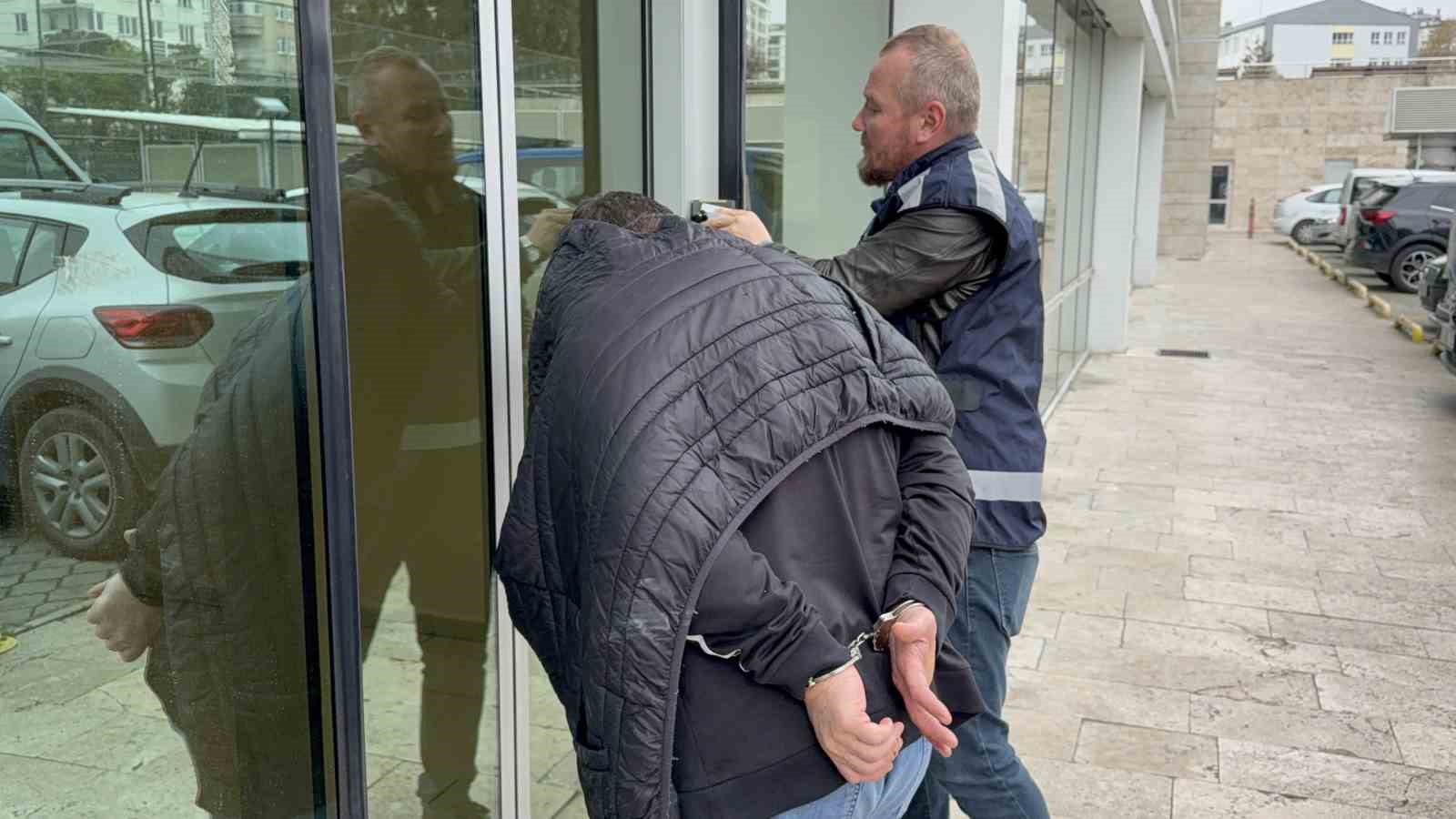 samsunda-evinde-uyusturucuyla-yakalanan-sahis-adliyeye-sevk-edildi