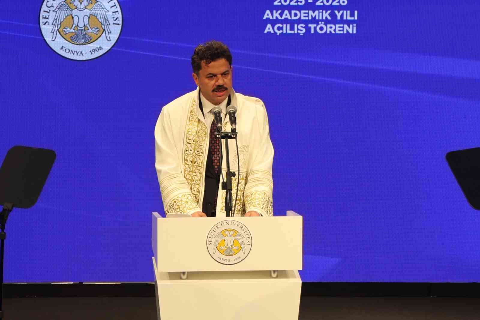 selcuk-universitesinde-akademik-yil-bakan-yerlikayanin-katilimiyla-acildi