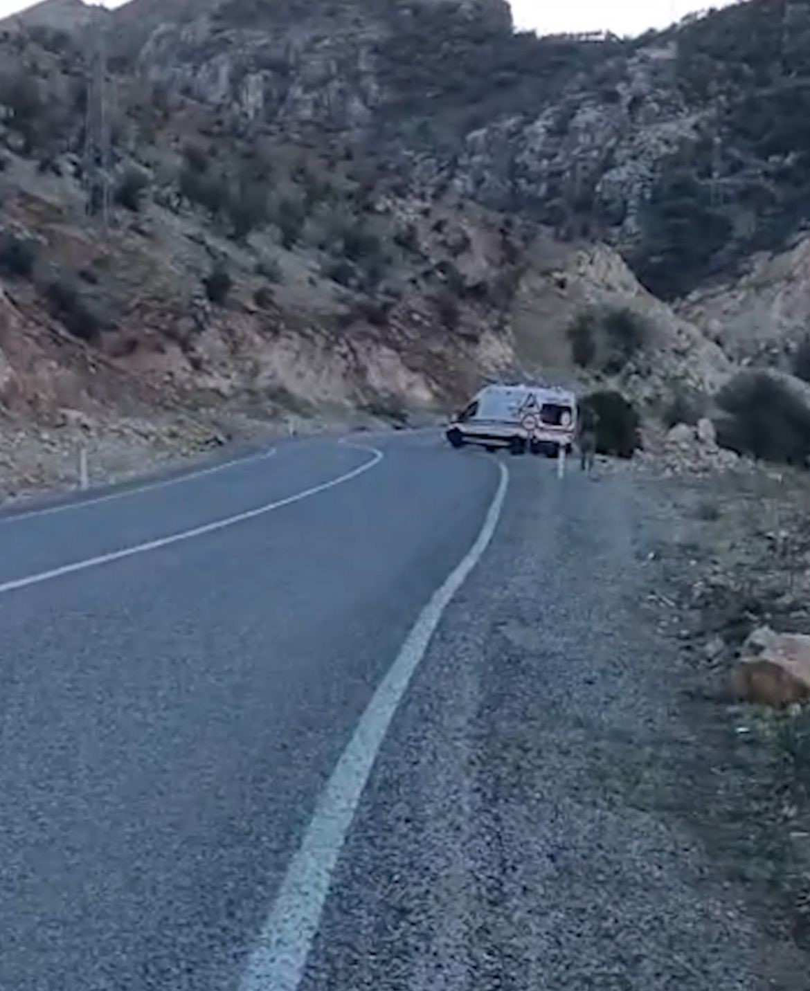 siirtte-arac-sarampole-yuvarlandi-1i-agir-4-yarali