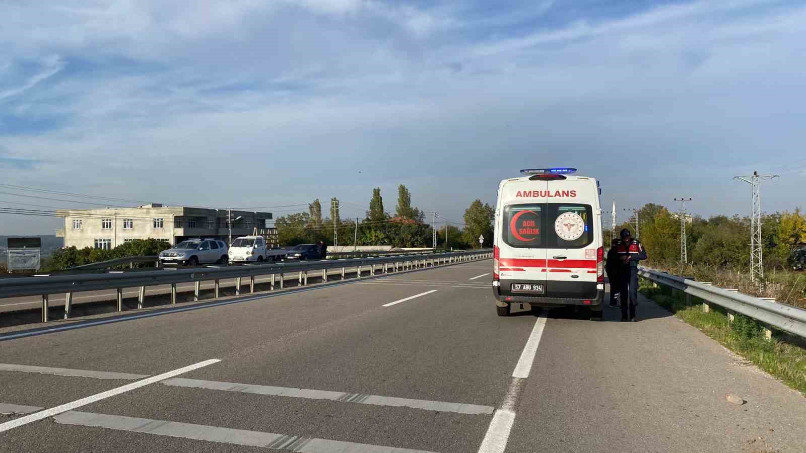 sinopta-otomobil-traktore-arkadan-carpti-2-yarali