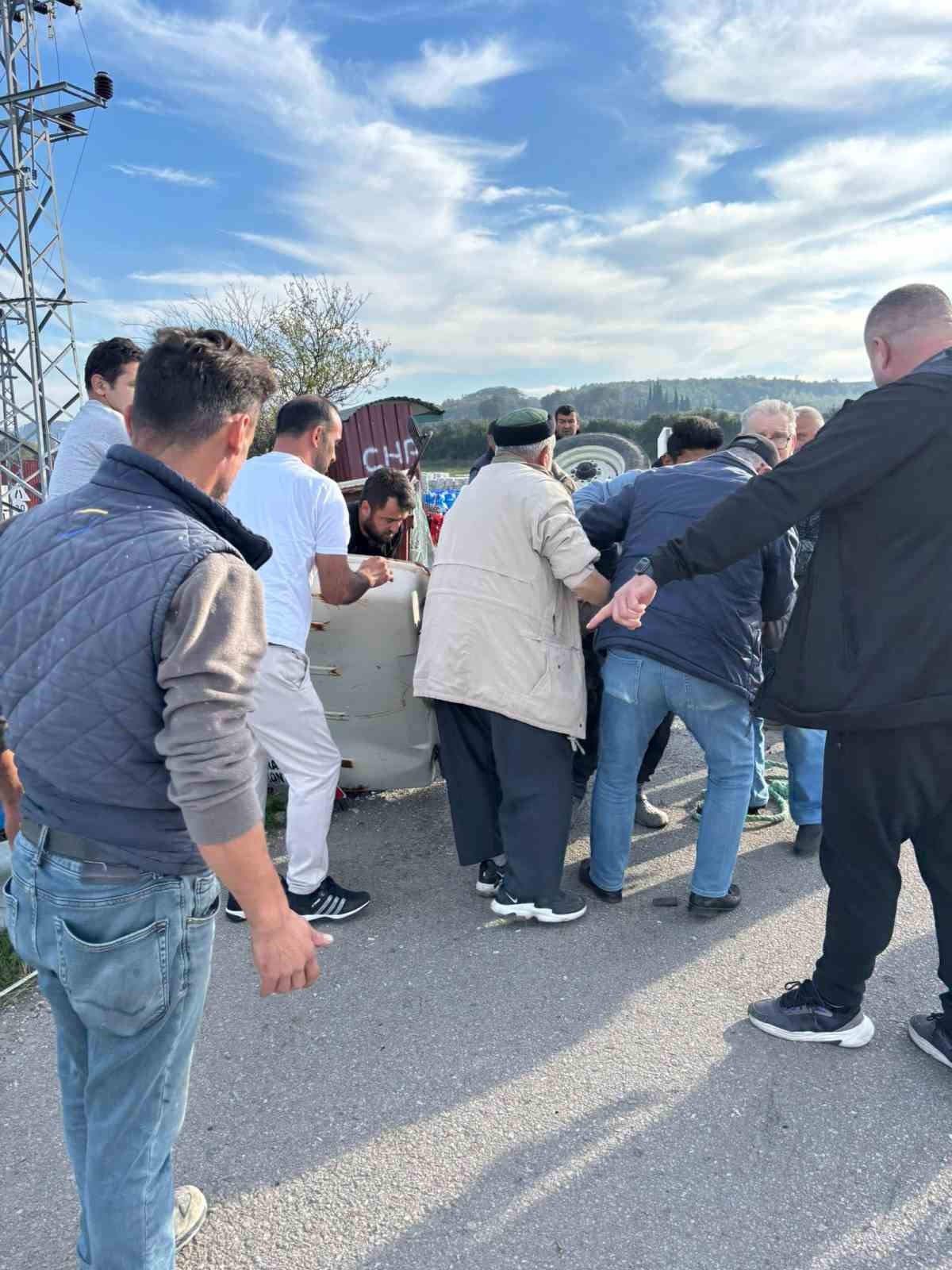 sinopta-otomobil-traktore-arkadan-carpti-2-yarali