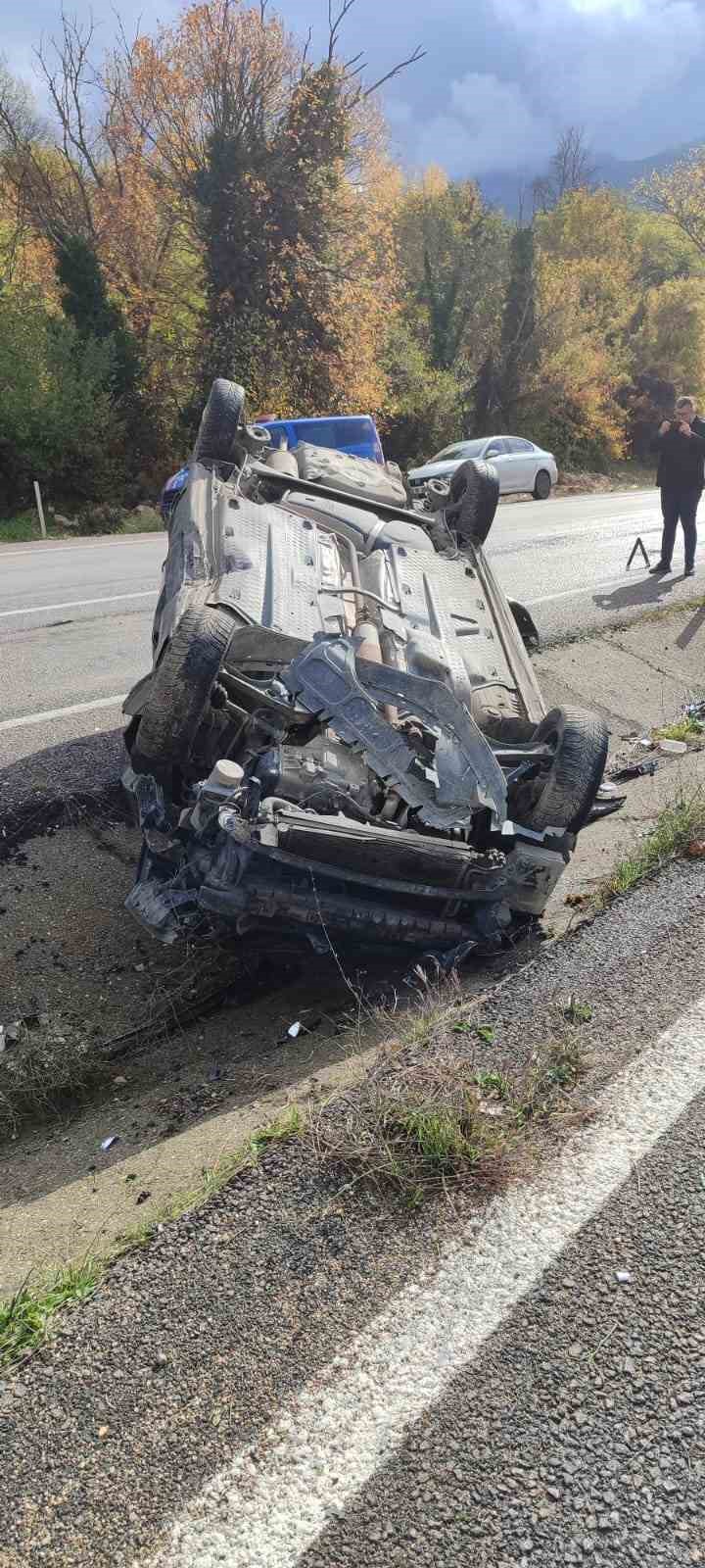 takla-atan-otomobilden-2-kisi-yarali-kurtuldu