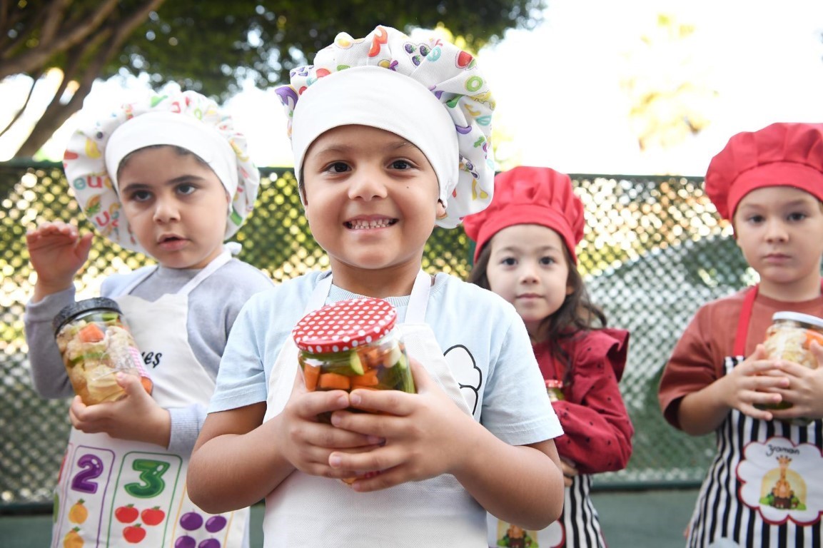 tursular-konyaaltinin-minik-elleriyle-kuruldu