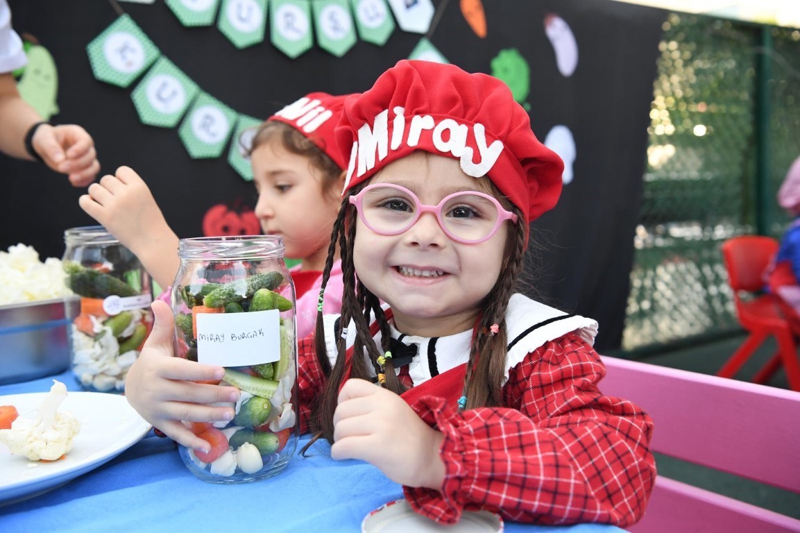 tursular-konyaaltinin-minik-elleriyle-kuruldu