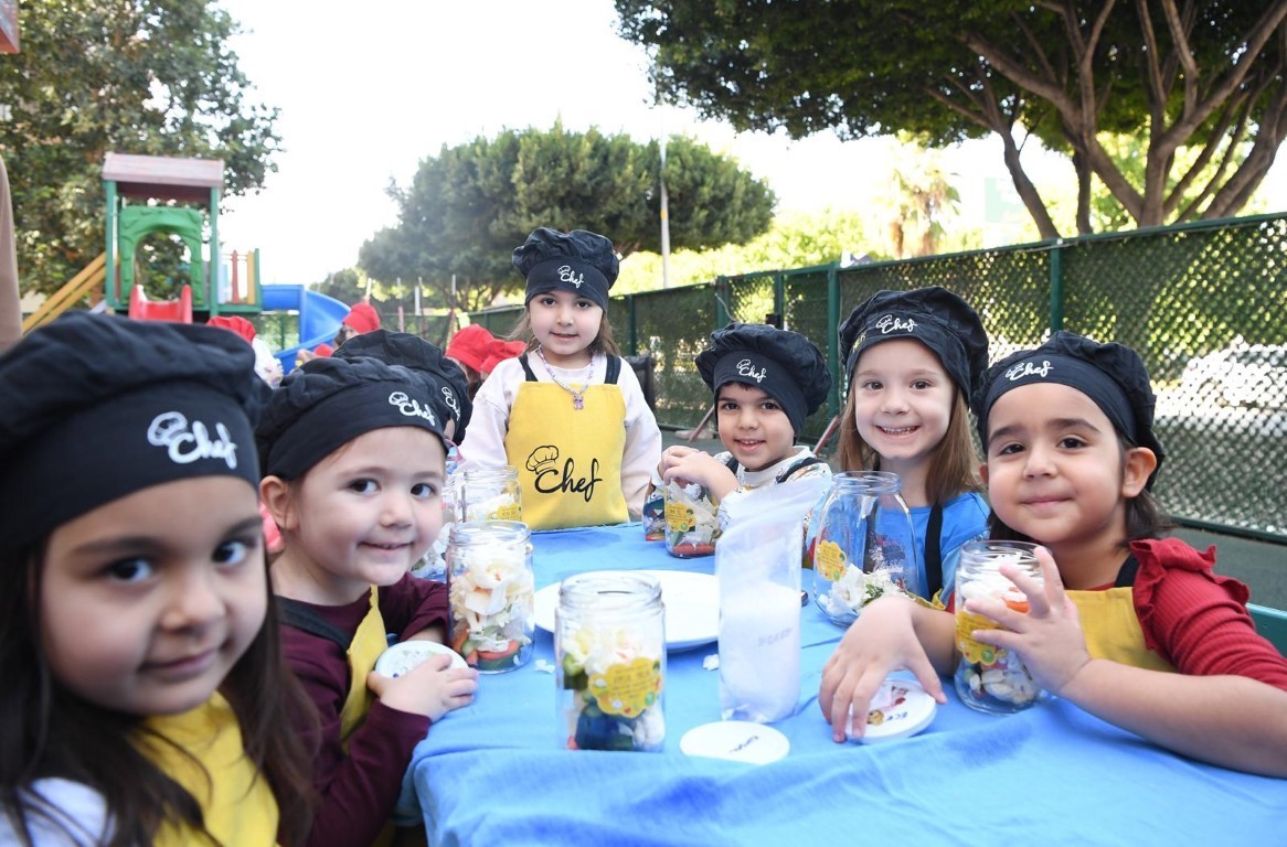 tursular-konyaaltinin-minik-elleriyle-kuruldu