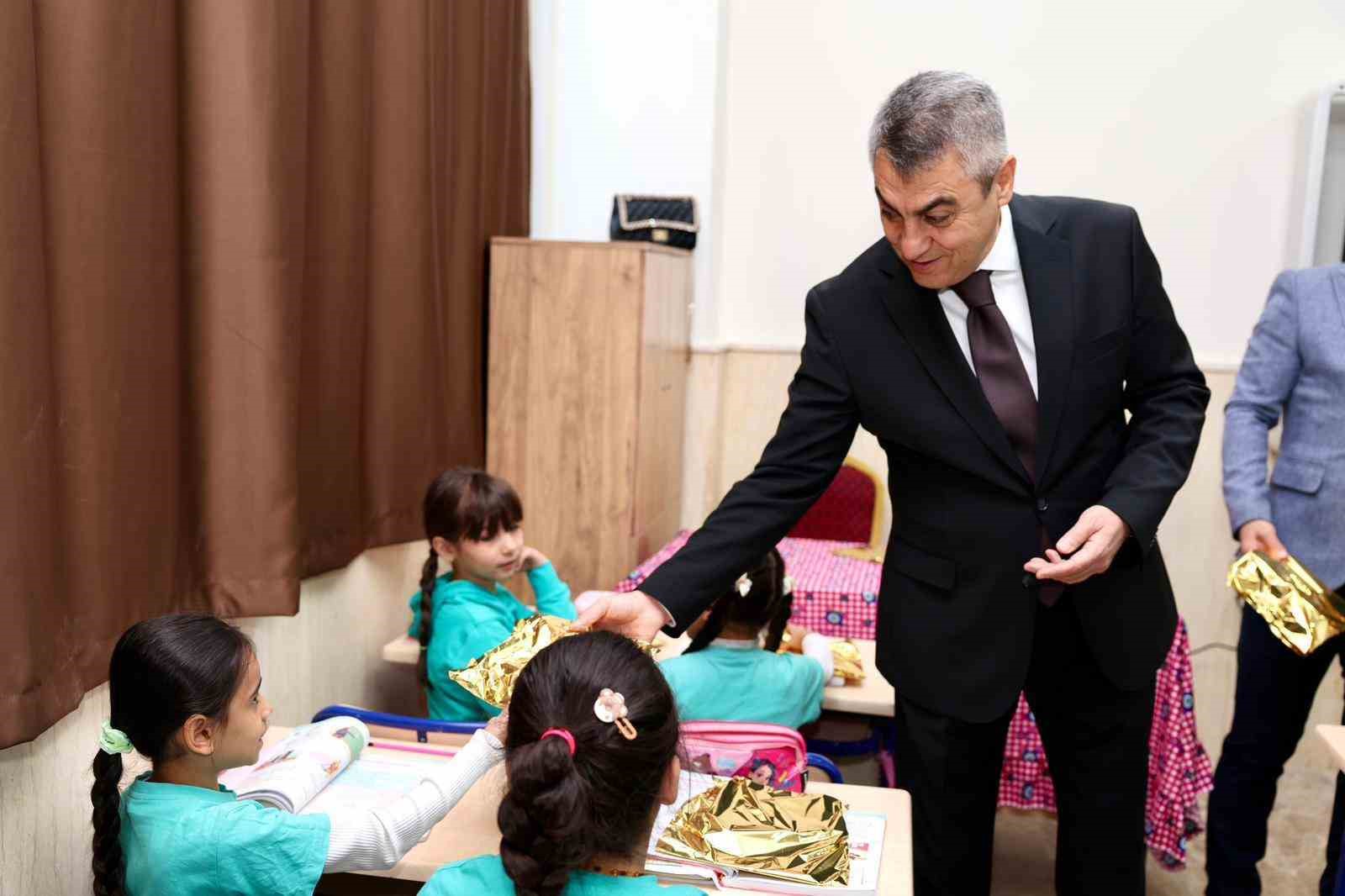 vali-toros-yikilan-bin-469-derslik-yerine-bin-534-modern-derslik-yaptik